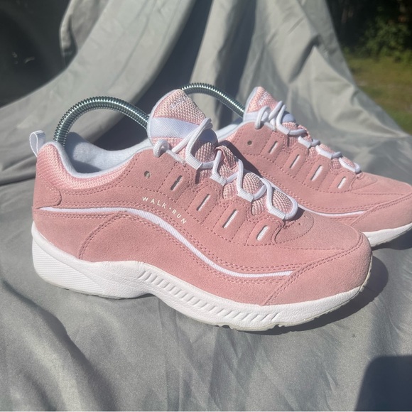 Easy Spirit Womens Walk Run Athletic Shoe Sneakers Size 6 Wide Pink Suede New - Picture 1 of 9